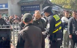 马英九访南京中山陵 警方封园引民众不满