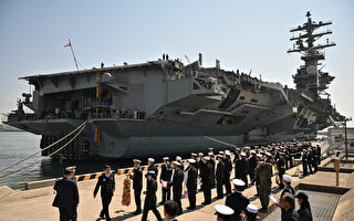 组图：美国“尼米兹号”航空母舰访问釜山港