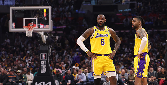 组图：NBA洛城内战 快船125:118击败湖人