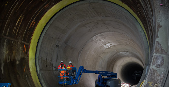 40人被困隧道4天 印度调来重型钻头钻山
