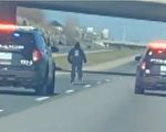 太疯狂 一人在安省高速路滑旱冰