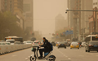 组图：中国多地遭沙尘暴侵袭 黄沙漫天