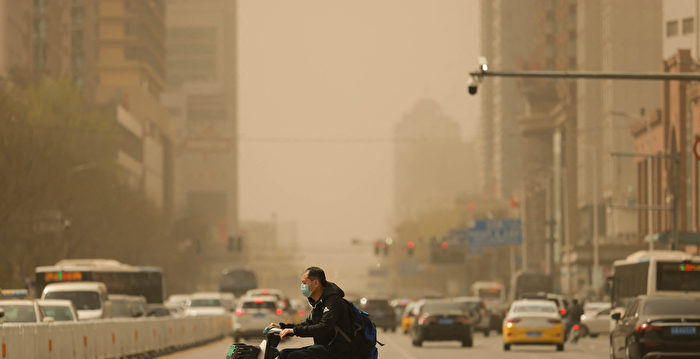 组图：中国多地遭沙尘暴侵袭 黄沙漫天