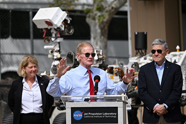 组图：NASA局长访JPL 视察取火星样本设施