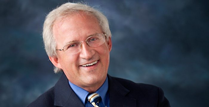 专题演讲“神奇美国”斯考森教授为华人量身打造