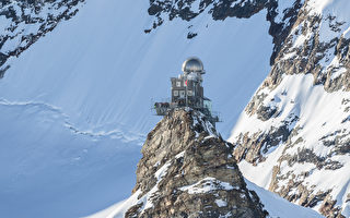 群山环抱海拔3454米 欧洲最高火车站在瑞士