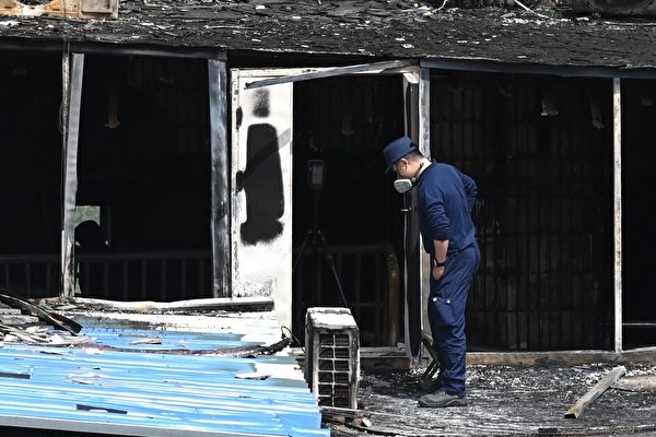 2023年4月19，北京市豐台區長峰醫院發生火災後，房屋被燒毀場景。（GREG BAKER/AFP via Getty Images）