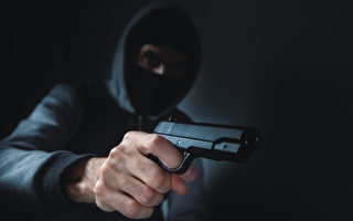 英国61岁店员阻持枪歹徒行抢 获警方称赞