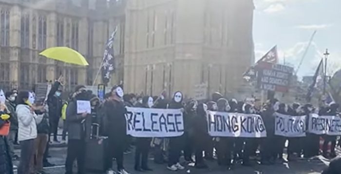 港人伦敦举行集会游行 声援初选案被告