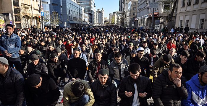 莫斯科突现百万穆斯林祷告 令俄罗斯居民震惊
