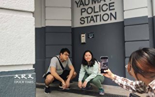 大批遊客圍香港油麻地警署打卡 為上傳大陸社交平台