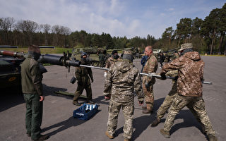 组图：乌克兰士兵在德训练 学习操作豹1坦克