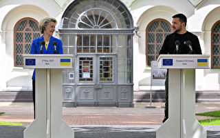 组图：庆祝欧战胜利日 冯德莱恩访问乌克兰