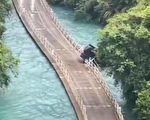 湖北景区水上浮桥发生车祸  至少5死3伤