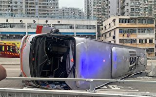 旅游巴德士古道翻侧 廿多名乘客受伤