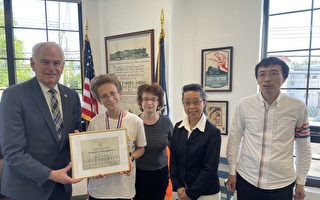 获纽约市议员霍顿资助参赛 八年级学生获全美数学竞赛金奖
