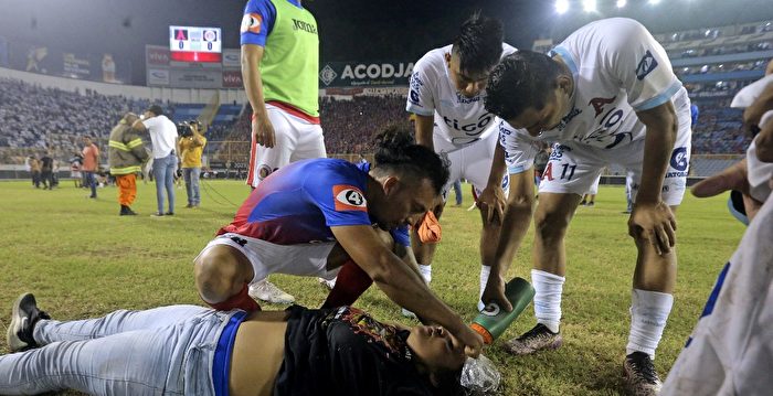 萨尔瓦多足球场发生踩踏事故 至少12死