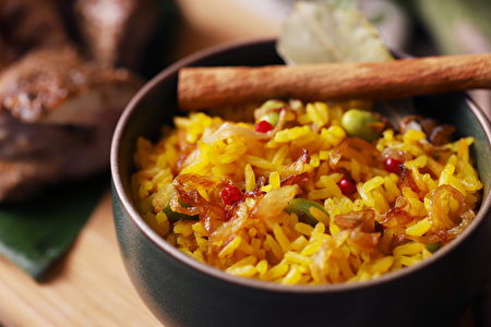 「雙廚聯映」以印度長米佐稀珍香料番紅花、綠荳蔻、小茴香、月桂葉而製成的番紅花烤飯。