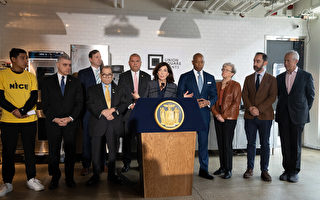 纽约州长市长联合呼吁联邦 加速颁发寻求庇护者工卡