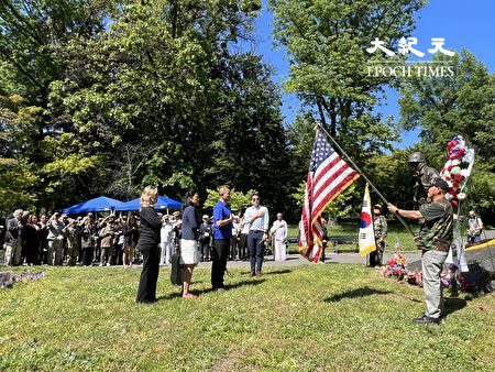 市議員黃敏儀第二年在法拉盛韓戰紀念碑前，舉辦陣亡將士紀念日活動。