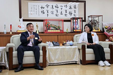 县长张丽善接见国际同济会台湾总会云林区主席王清铨，感谢同济会对社会的贡献。