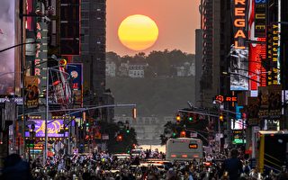 组图：争睹“曼哈顿悬日”纽约人挤爆街头