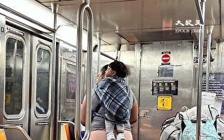 新來無證移民 紐約地鐵站內叫賣討生活