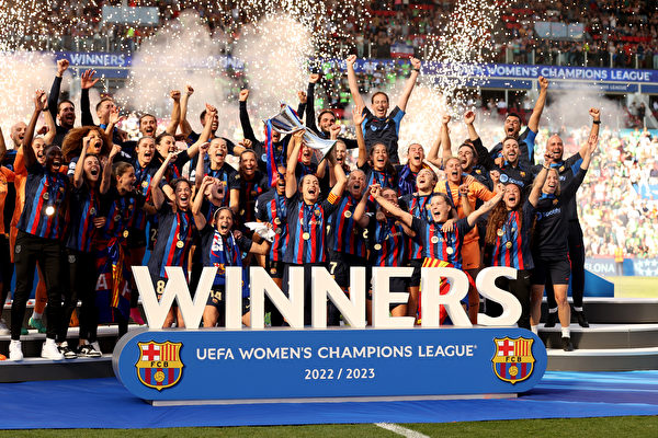 女足欧冠决赛：巴塞罗那完成神奇逆转夺冠
