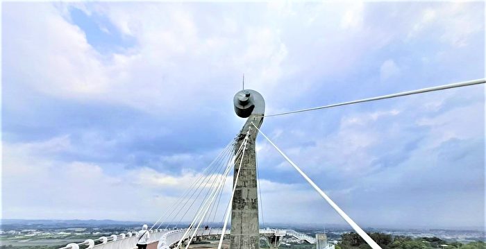 高人气打卡景点 “岗山之眼”天空步道