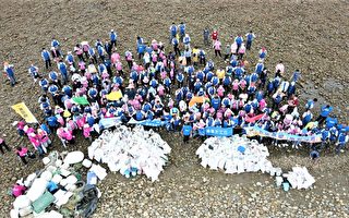 企業松柏漁港淨灘 清出163公斤回收物