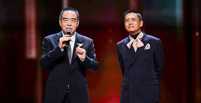 在上海活动现场合照 周润发请陈凯歌调位获赞