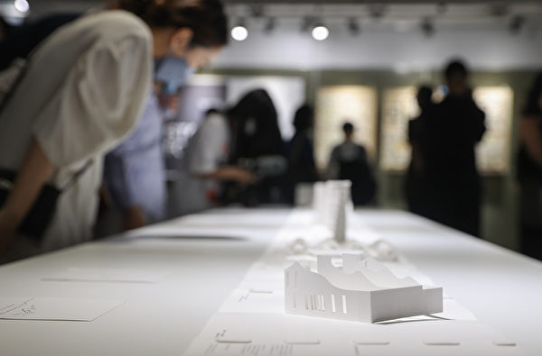 組圖：國際知名女建築師與紙雕師 出版立體書