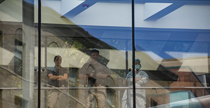 为阻儿子变性 母亲寻医求助 结果反受其害