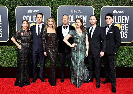 柯林的妻子薩曼莎•布萊恩特 (Samantha Bryant)、柯林•漢克（Colin Hanks）、麗塔•威爾遜（Rita Wilson）、湯姆•漢克（Tom Hanks）、伊莉莎白•漢克（Elizabeth Ann Hanks）、查特•漢克（Chet Hanks）和杜魯門•漢克（Truman Theodore Hanks）