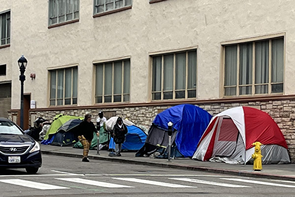 聖地亞哥市中心遊民帳篷增多