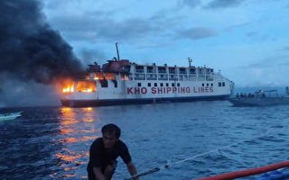 菲律宾渡轮起火 船上120人全部获救