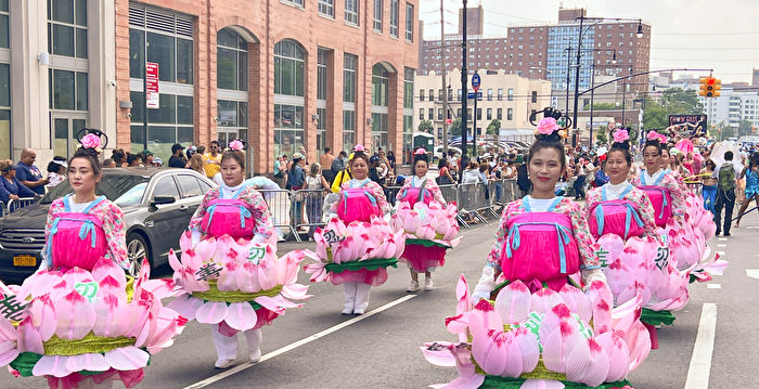 纽约美人鱼游行 法轮功队伍获观众盛赞