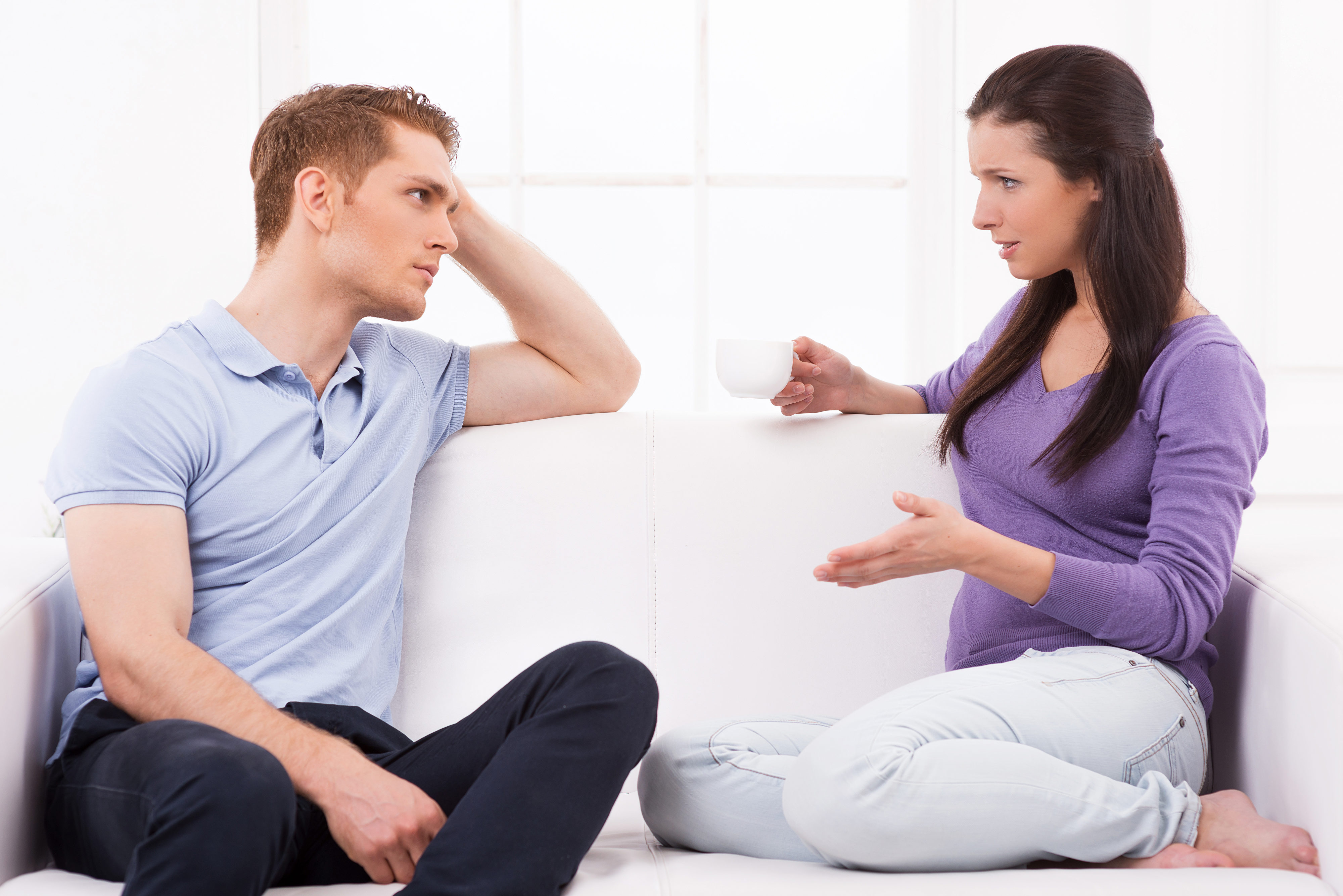 Почему бывший муж часто. Мужчина говорит женщине. Мужчина и семья психология. Семейный конфликт фото. Мужчины договариваются.