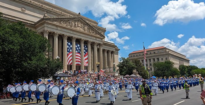 美国首都独立日大游行 各族裔为自由欢呼