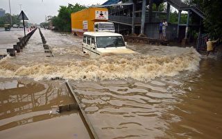 印度暴雨和山洪致22人死 預計有更多降雨