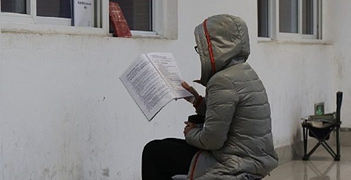 广西一中学生持刀砍伤同学后跳楼身亡