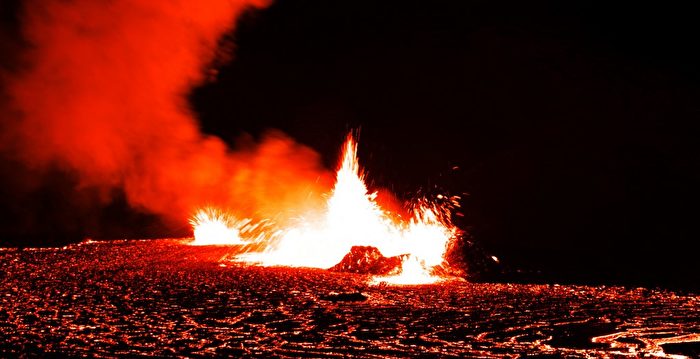 火山喷发喷出有毒气体 冰岛警告游客远离