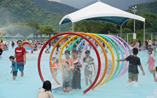 高树乡夏日音乐祭开玩 小米县长与孩童玩水超消暑