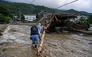 日本东北部遭暴雨袭击 引发洪水 多河流决堤