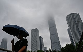 浓重阴霾笼罩京津冀 北京游客：口罩不够用