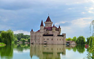 俄羅斯商人在湖中蓋城堡 如童話故事般美麗
