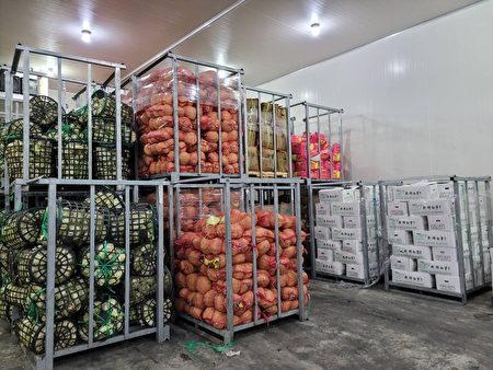 桃園市蔬菜冷藏滾動式倉儲也備有95公噸的儲存量，將視情況調整釋出，蔬果供應充足，請市民朋友放心。