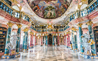 组图：富丽堂皇的德国威布林根修道院图书馆