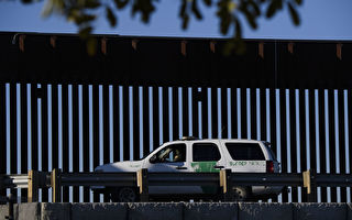 走私者使用假冒CBP車輛偷渡非法移民進美國