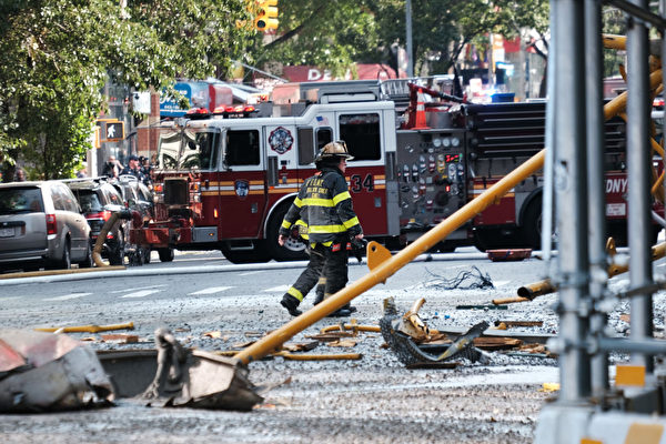 曼哈顿高楼起重机着火倒塌事故 或因燃油泄漏导致